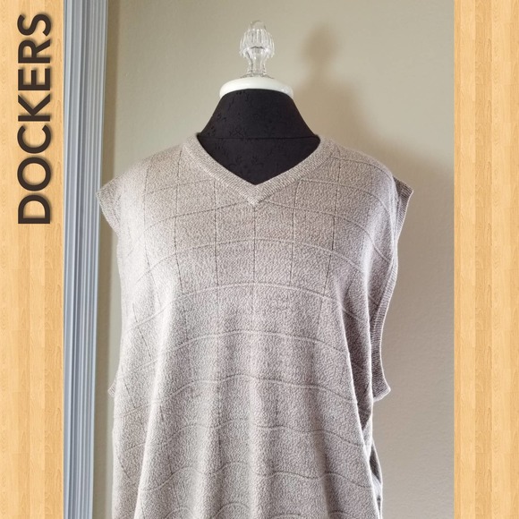 Dockers NWT Men's Vest Size X Large Color Biscuit - Picture 6 of 8